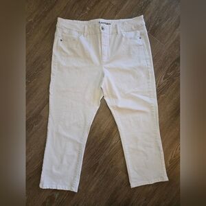 Lightweight Cropped (Above the Ankle) White Jeans by Santana